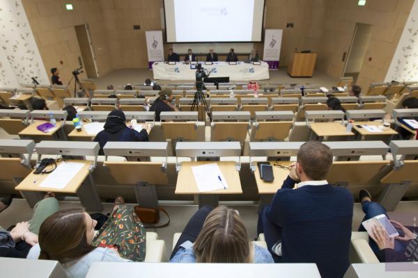 01/2018 Ethical Dilemmas in Current Migration & Refugee Experiences: Muslim Perspectives