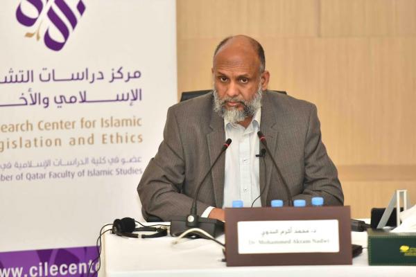 Embedded thumbnail for 12/2015 Dr Mohammad Akram Nadwi: Women Scholars of Hadith in Islam