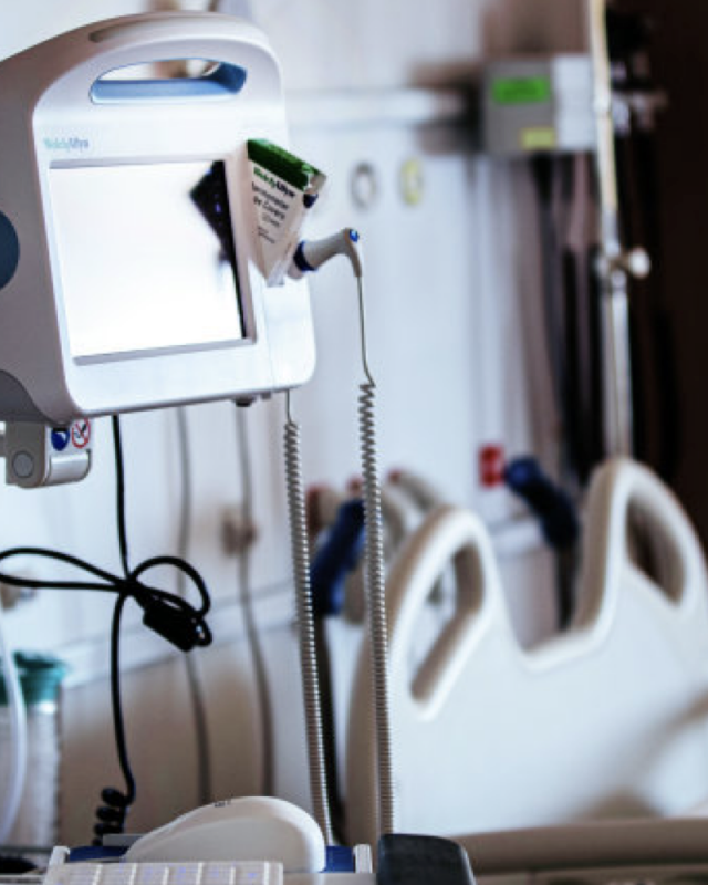 When is it ethical to take someone off life support? Inside a discussion between religious scholars and modern scientists
